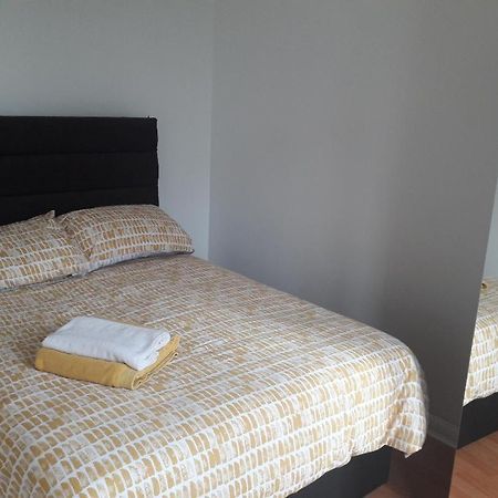 5 Bed House With Free Secure Parking In Pleasant Quiet Location Villa Wolverhampton Kültér fotó